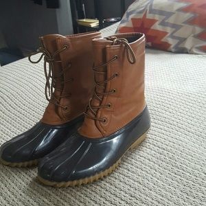 The Original Duck Boot women's size 9